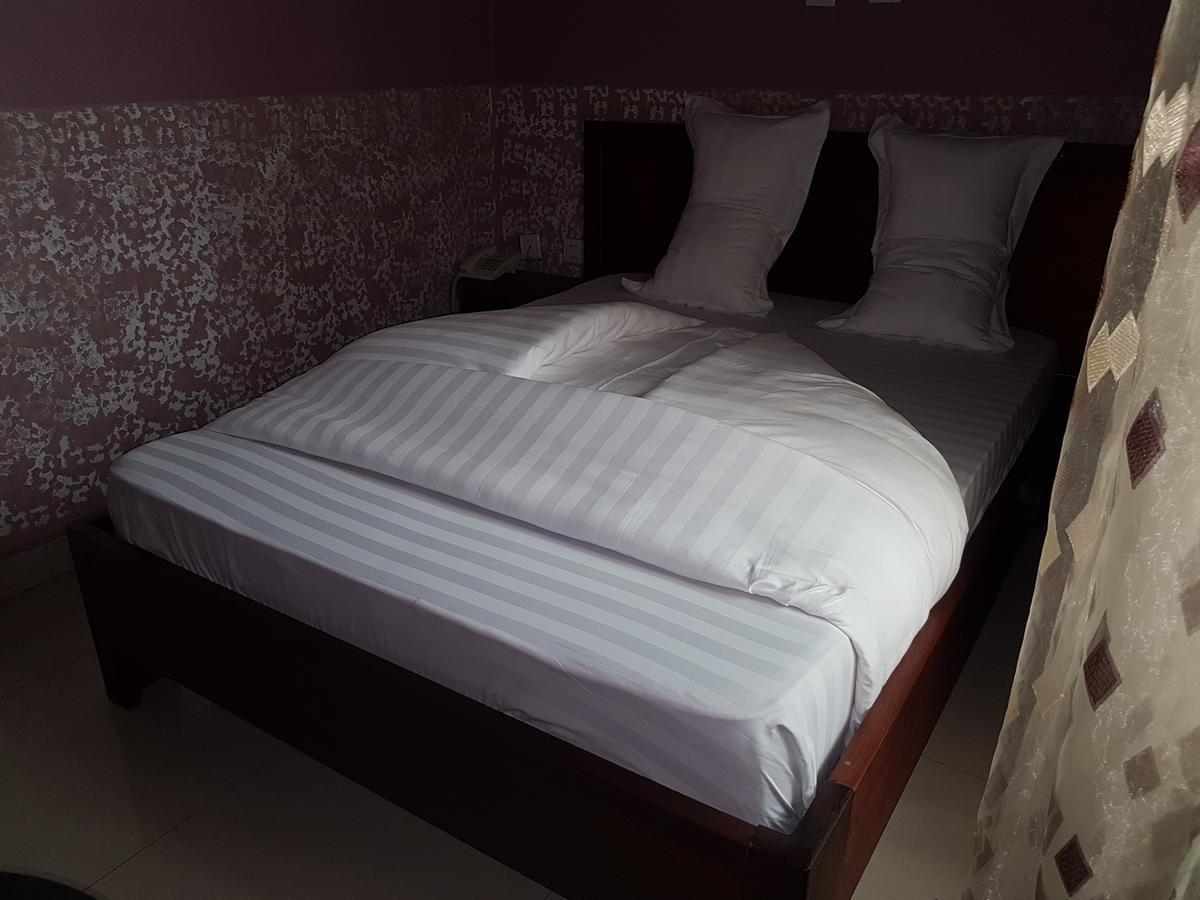 Hotel La Benediction Goma エクステリア 写真